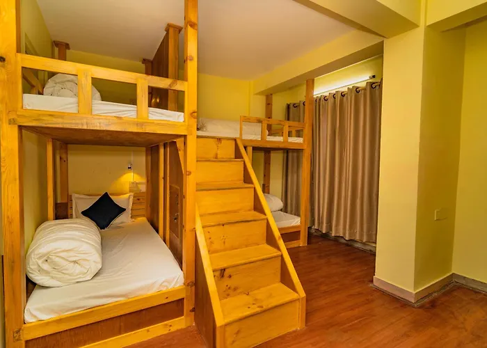 Hotel Aashraya Home
