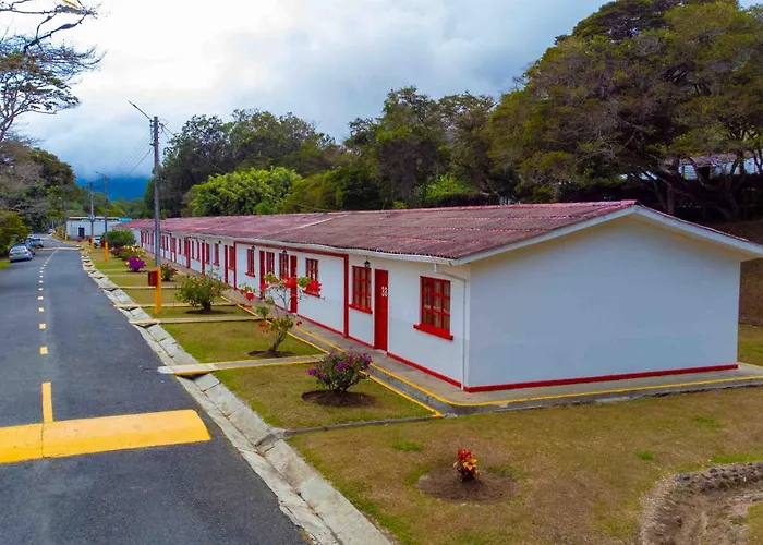 Hotel y Cabañas - Centro Vacacional Comfandi Lago Calima