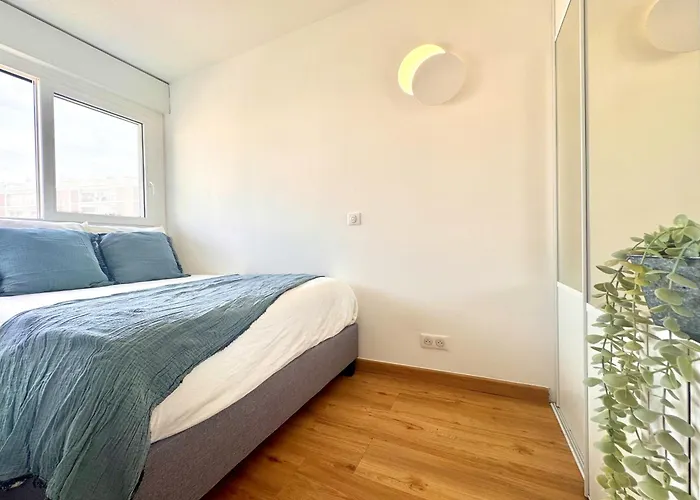 Charming 2-Rooms Apartment - Walk To Beach, Near Monaco & Menton