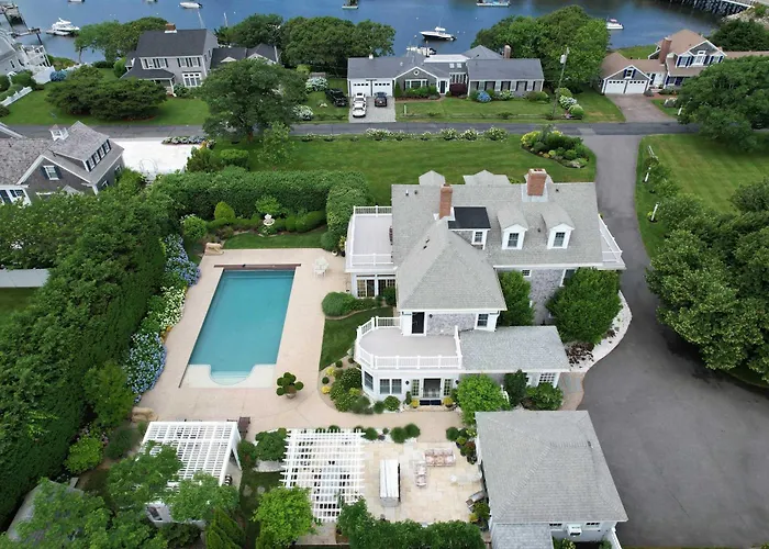 Luxurious Estate Private Heated Pool
