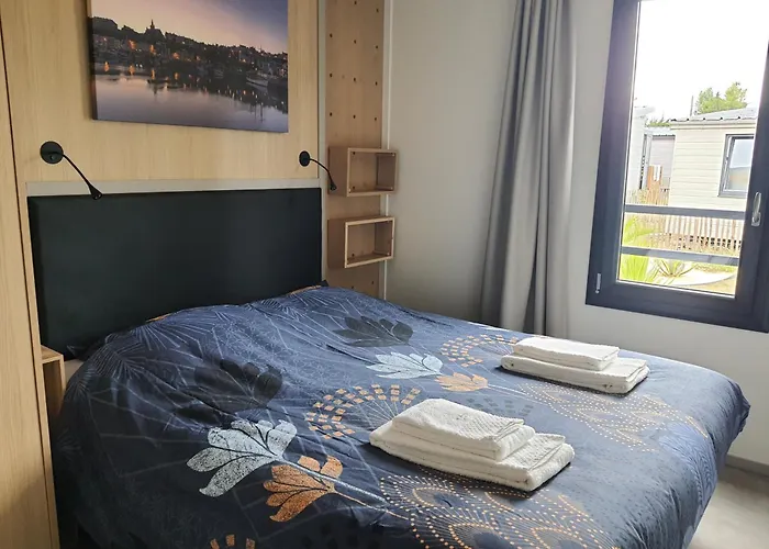Cottage 4-6 pers-piscine chauffée-150m plage
