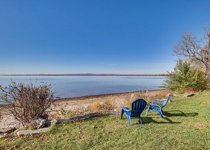 Alburgh Lake House: Private Beachfront!
