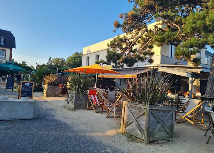 Cottage pour 6 personnes avec piscine couverte et chauffée à 300 m de la mer avec Wi-Fi et climatisé , 3 chambres