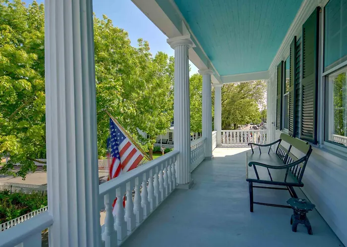 East Wing Of Captain'S Mansion - Luxury, Waterfront, Town, & Beaches - 5 Stars