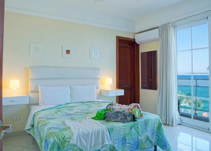 Hotel Shakey