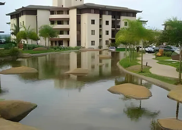 Life Resort beira lago próx a esplanada