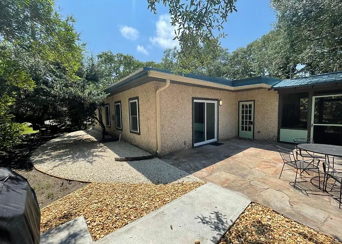 Tree Spirit Retreat - 4310 Third Street