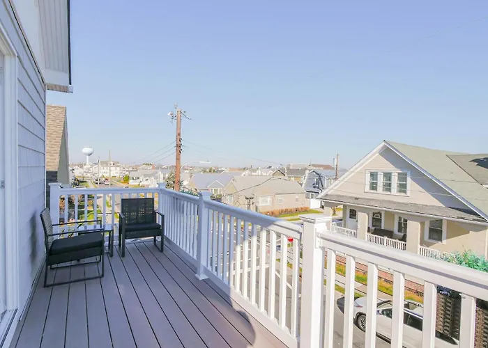2 Blocks To Beach | Ventnor City | Multi- Level Decks | Pet Friendly