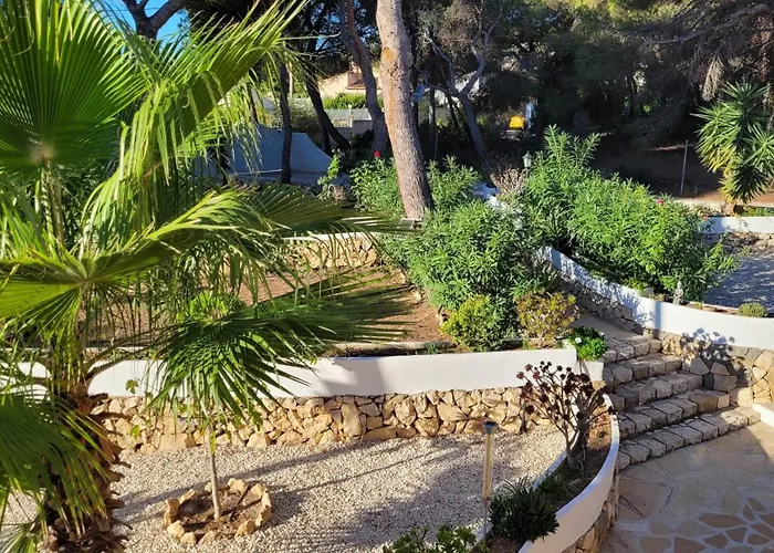 Casa Caledonia - Appartement dans villa avec jardin arboré et piscine à 500 M de la mer