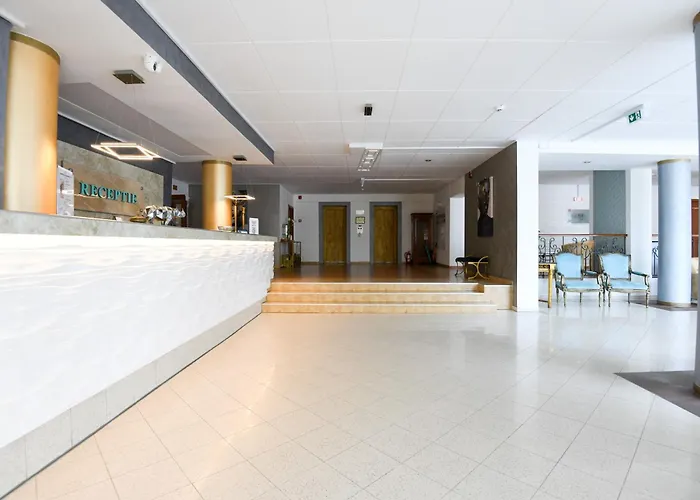 Complex Modern Mamaia
