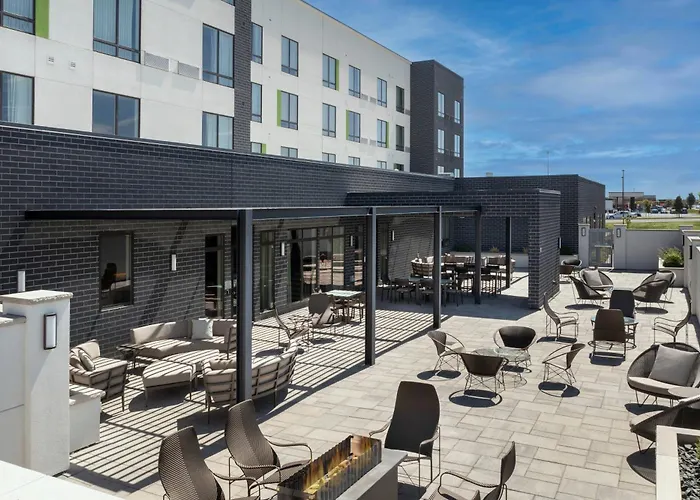 Courtyard By Marriott Fargo