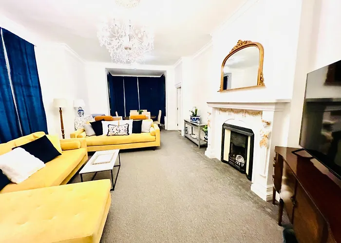 Flat 3 Marine Parade House, 1 East Cliff - Next To Dover Port, White Cliffs, Beach, Castle
