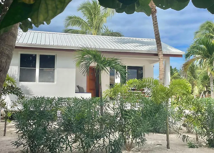 Weezie's Ocean Front Hotel&Garden Cottages