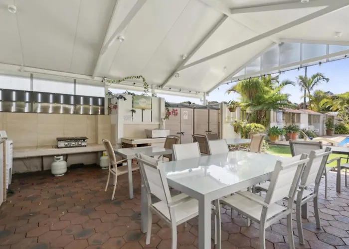 Ocean Parade 4 - Affordable, Pool, Spa, Cafes, Sleeps 4