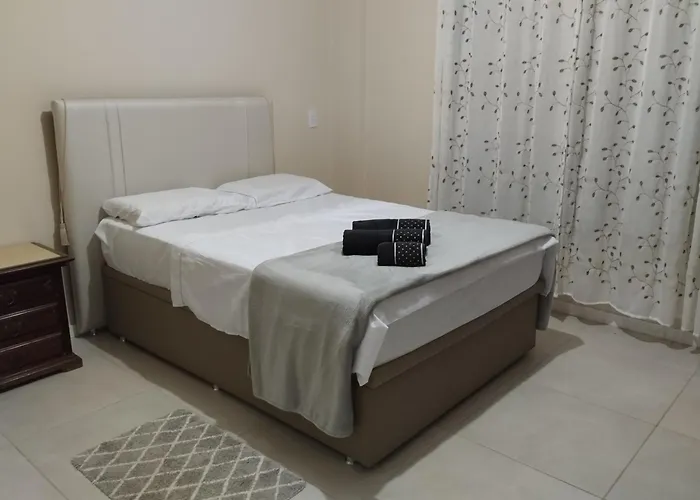 Apto com Churrasqueira, Cama Ortopedica e ar Condicionado 300m da praia acomoda 06 PESSOAS