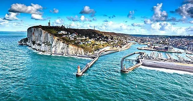 Tout beau tout neuf à 9 s' du port sans bluff !