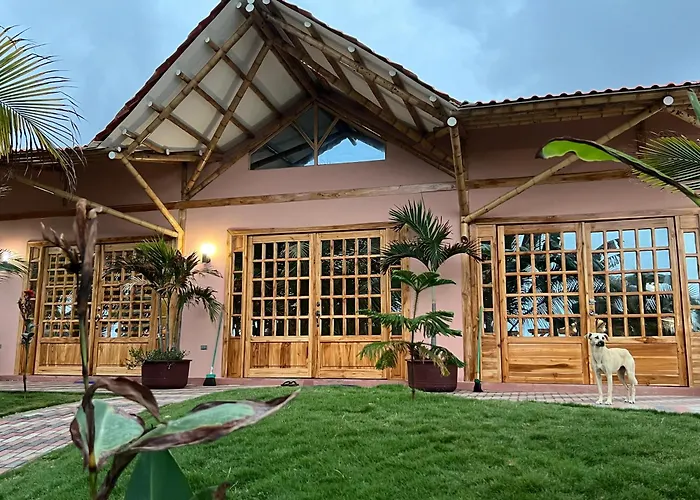 Sirena'S Beach & Surf Club