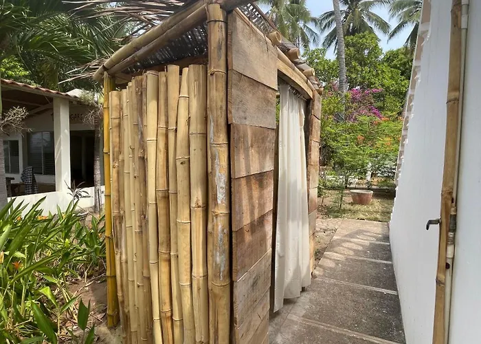 Sugarloaf Beach House & Surf Lodge