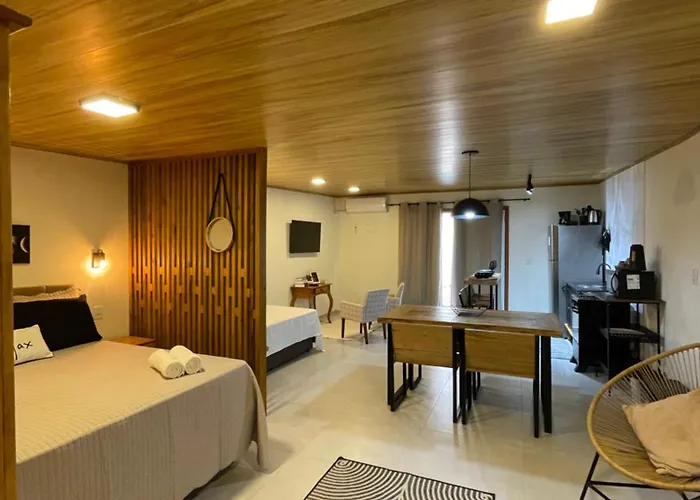 Shangri La Casas e Studios