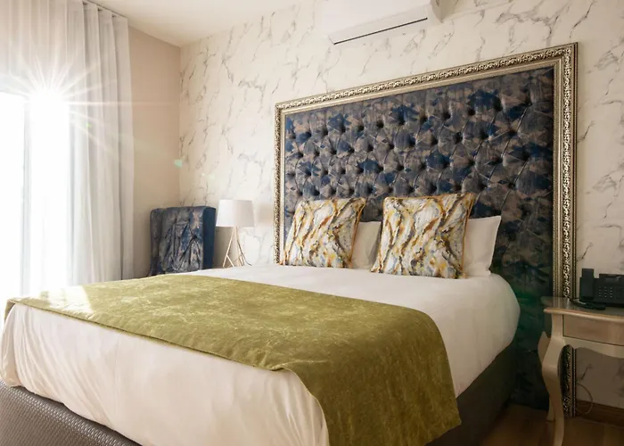 Dolphin Bay Boutique Hotel