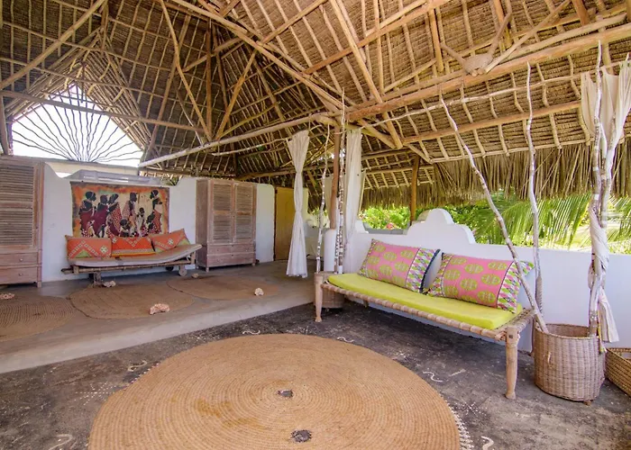 Huhuru House