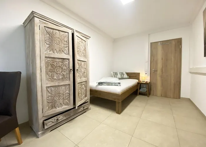1 Zimmer mit Bad ohne Küche, 1 Person, 15 qm, direkt an der Aach