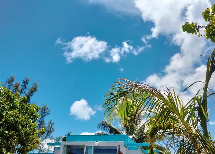 Bungalow Les Pieds Ds L Eau, La Maison Bleue