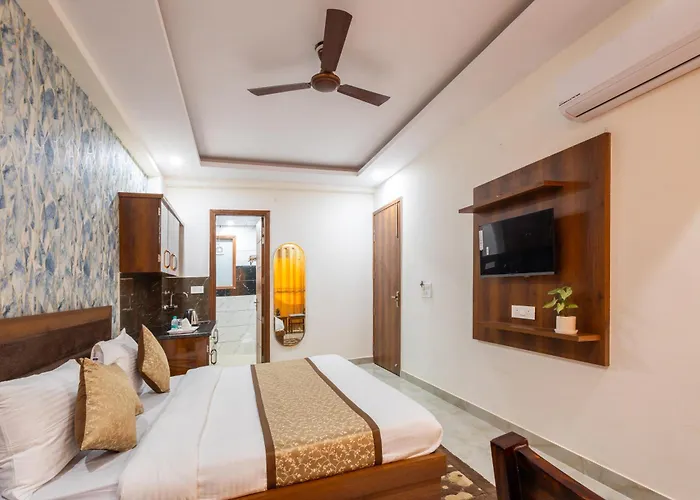 Hotel Gill Comfort Inn - Close To Medanta, Artemis And Fortis Hospital