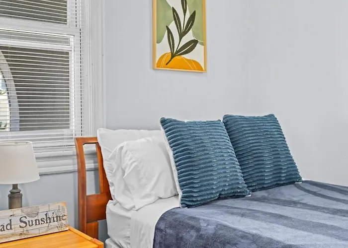 Cozy 1 Bedroom Apt - 3 Blocks To Beach - Sleeps 6
