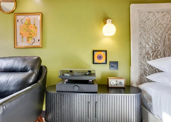 The Sun King At The Louie Boutique Motel, Walk To Everything! Dog Friendly!