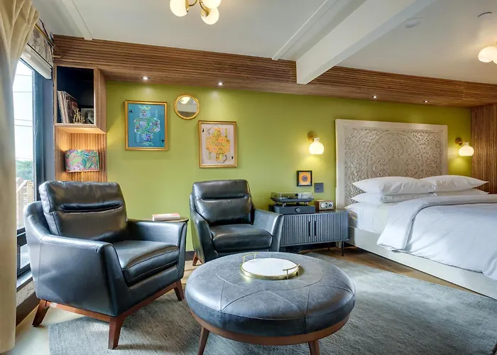 The Sun King At The Louie Boutique Motel, Walk To Everything! Dog Friendly!