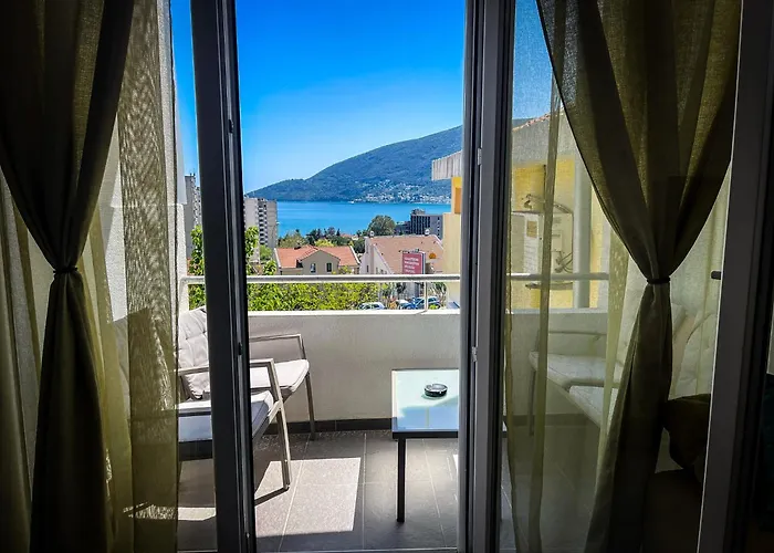 Al Mare Vacation Home