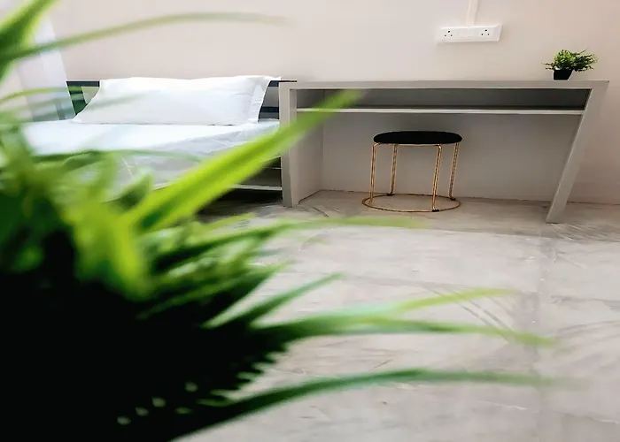 Little While Elitz-Budget & Backpacker Friendly Micro Hotel-Near Metro