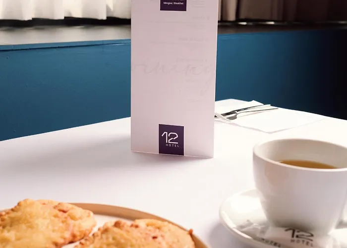 Hotel 12