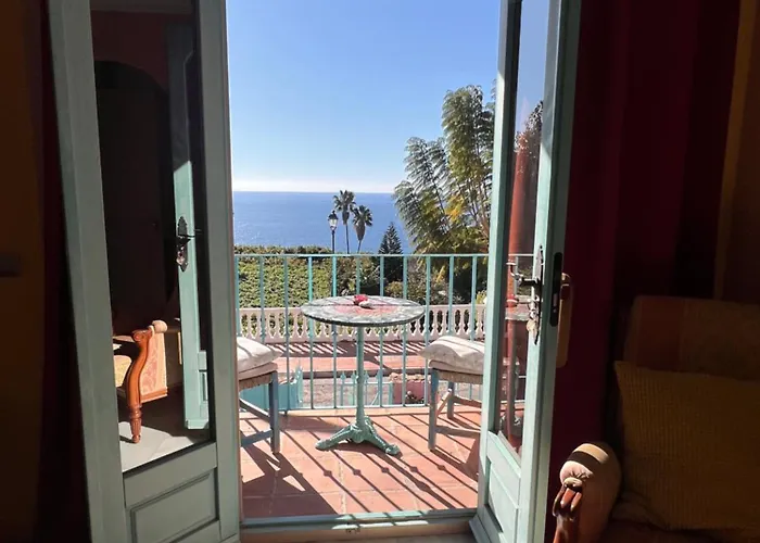 Estudio superior con vistas y pequeña terraza en Maro