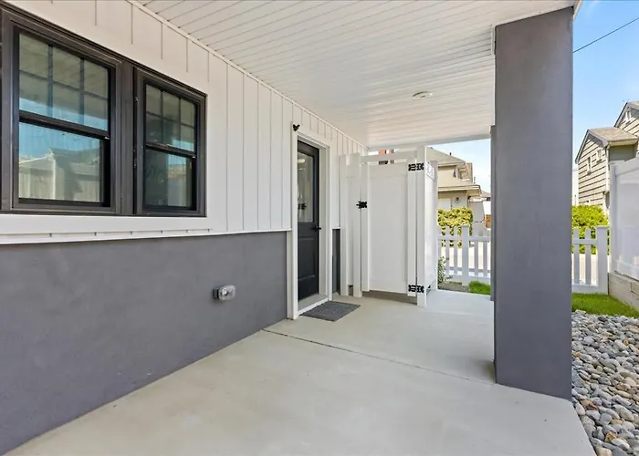 Spacious Newly Built Townhouse 2 Blocks To Beach
