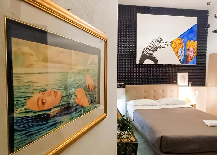 Mr Square Apartment