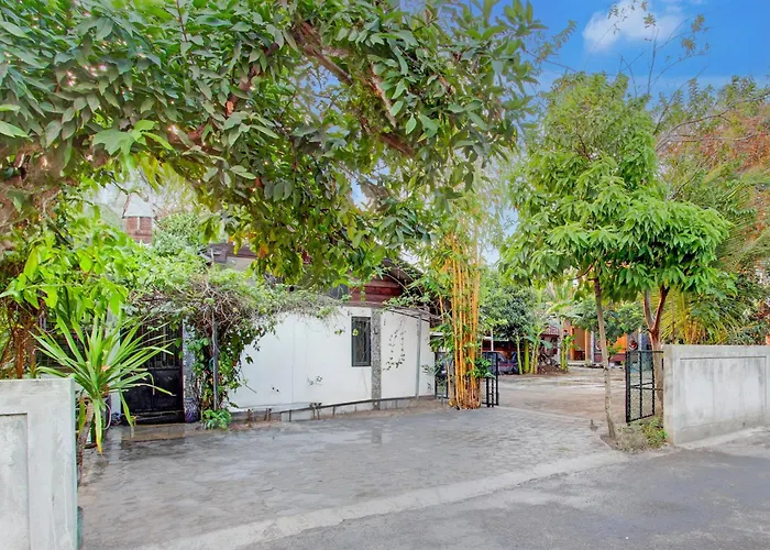 Capital O 94274 Homestay Balimoelih