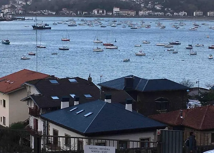 Bateau Au Coeur D'Hendaye