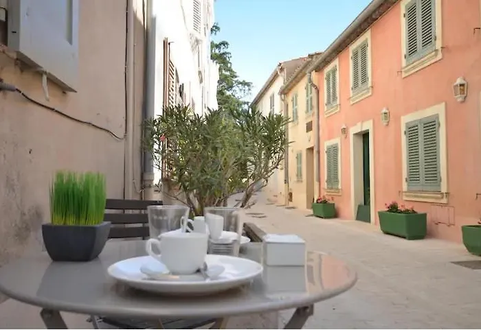 Appartements 3 Studios Pour 2 Ou 3 Ou 5 Ou 6 Per Centre Ville Saint Tropez Avec Parking