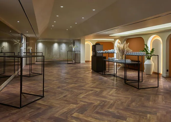 Cardo Roma, Autograph Collection