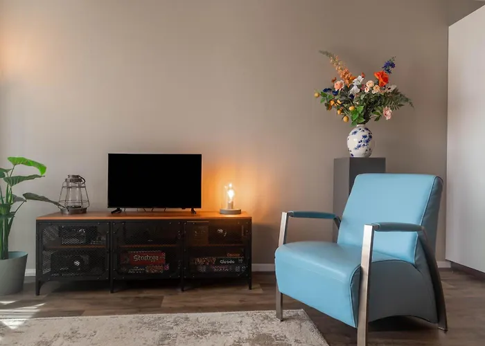 Zuiderzeestate 35, Prachtig Appartement Aan Het Ijsselmeer
