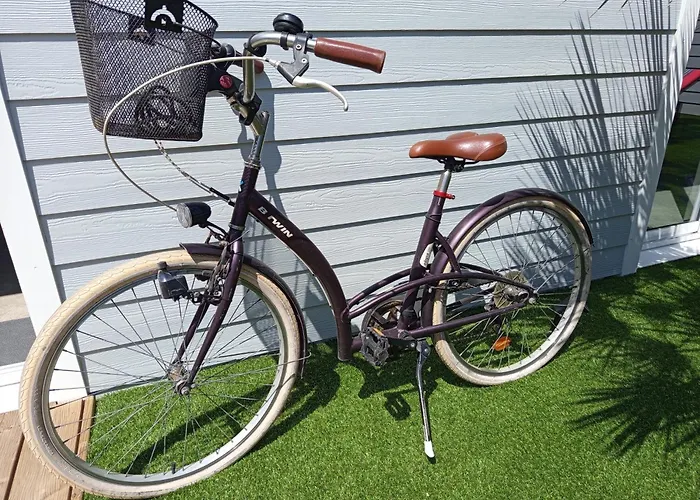 Chambre et salle d'eau dans dépendance 20 m2, vélos