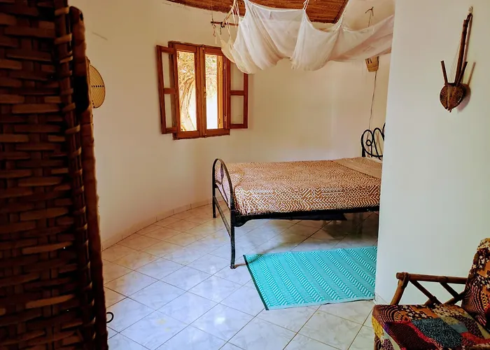 Chez Anaïs - Case indépendante dans un grand jardin avec piscine