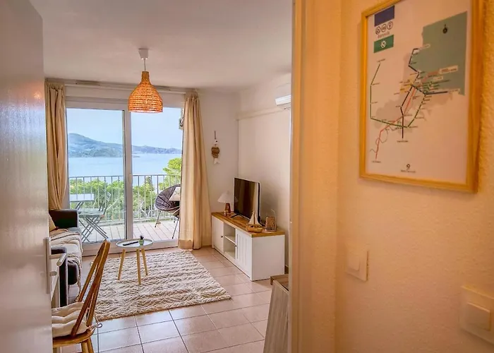 Studio cosy avec terrasse et vue mer imprenable
