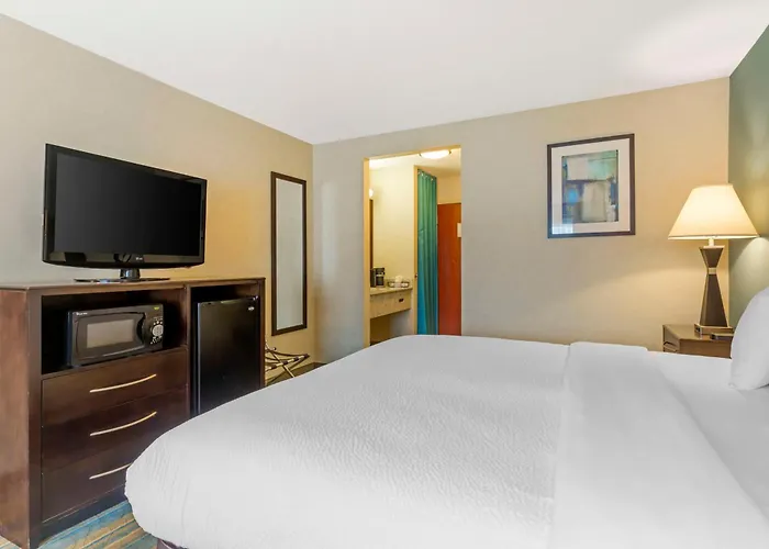 Best Western Plus Berkshire Hills Inn & Suites