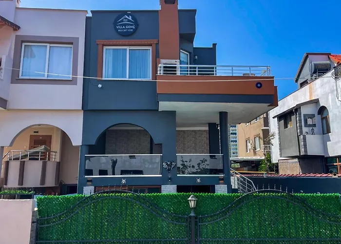 Tripleks Oezel Havuzlu Lueks Villa