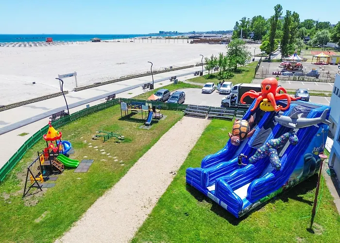 Complex Modern Mamaia