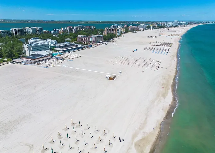 Complex Modern Mamaia