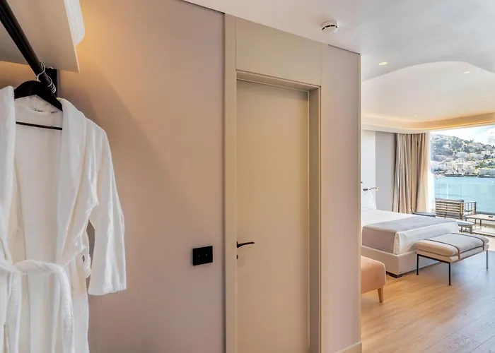Alyacht Premium Hotel